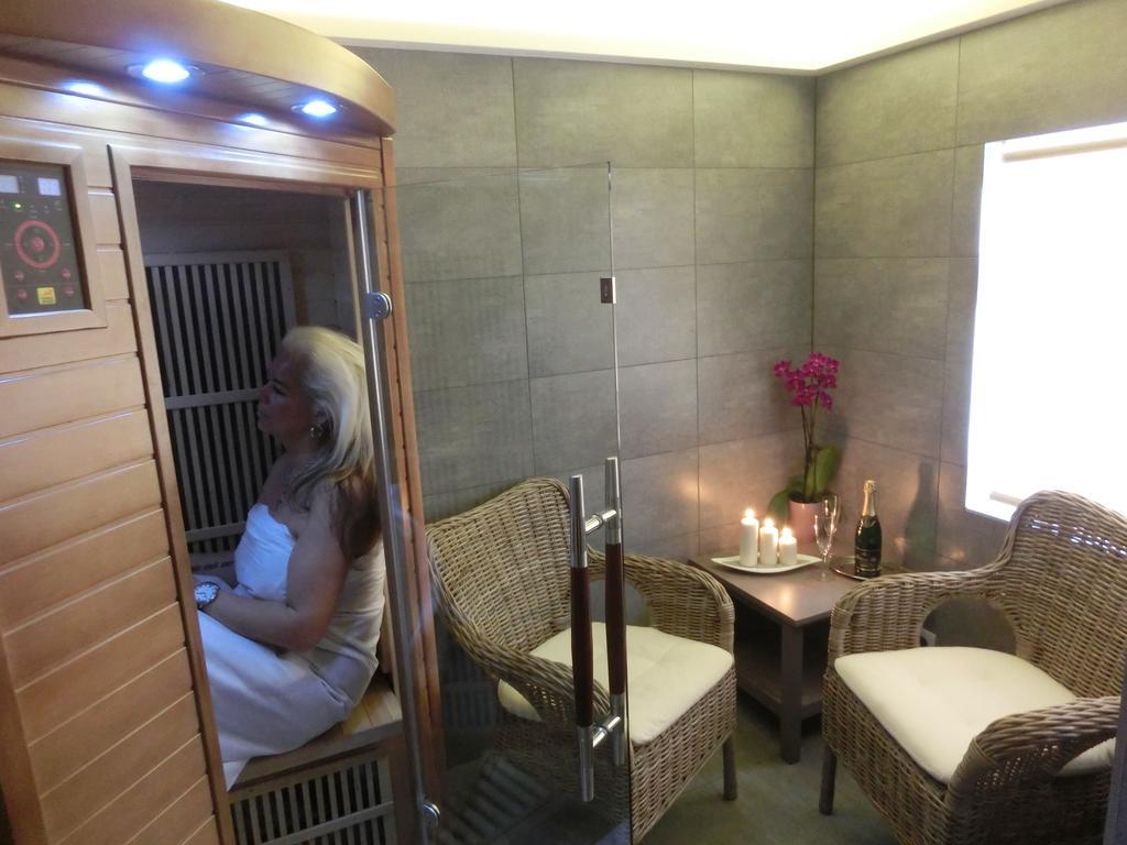 Dvur Stran & Wellness Hotel Karlovy Vary Bagian luar foto