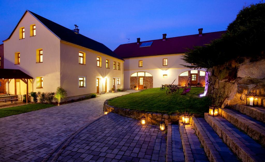 Dvur Stran & Wellness Hotel Karlovy Vary Bagian luar foto