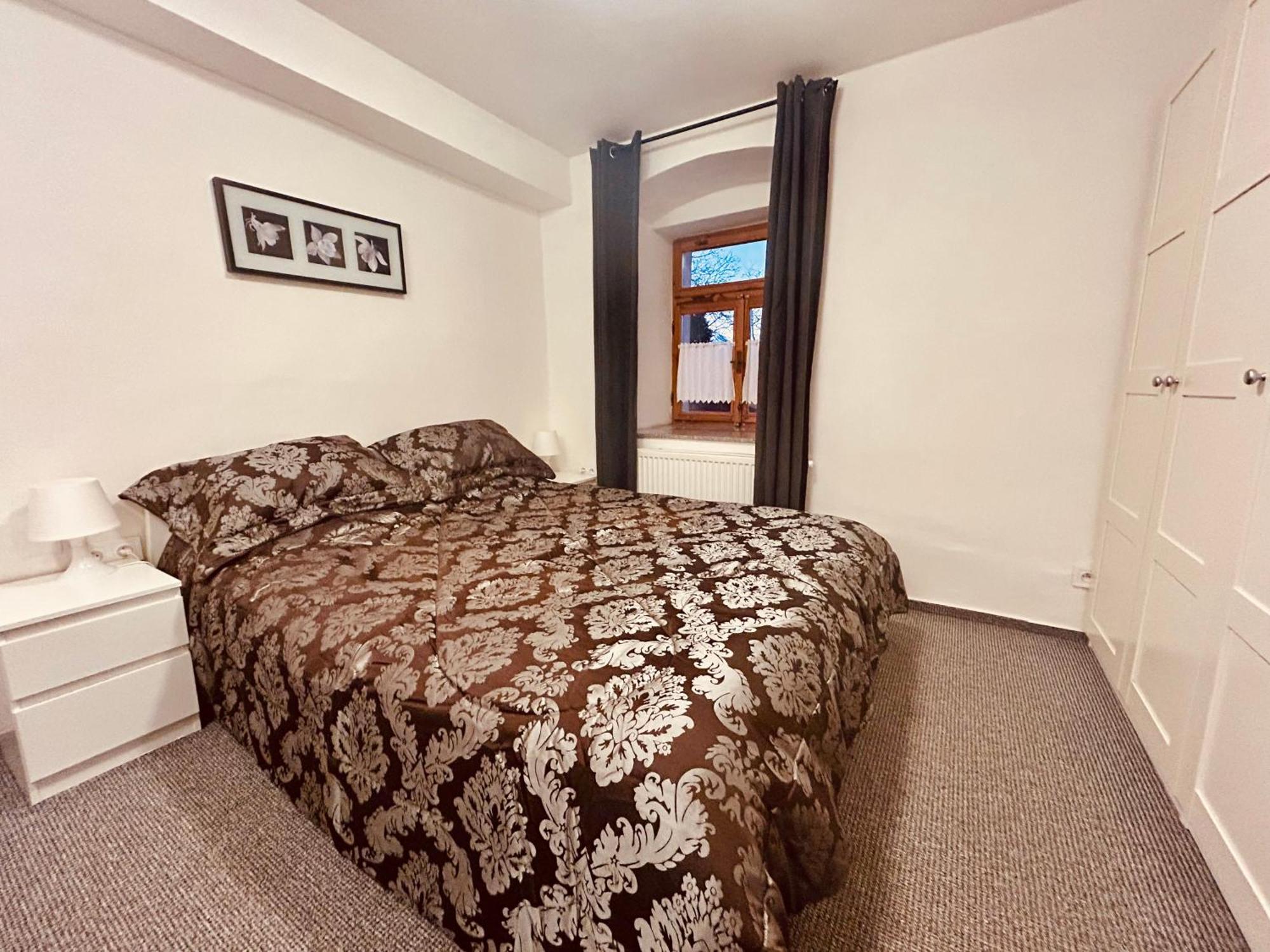 Dvur Stran & Wellness Hotel Karlovy Vary Bagian luar foto