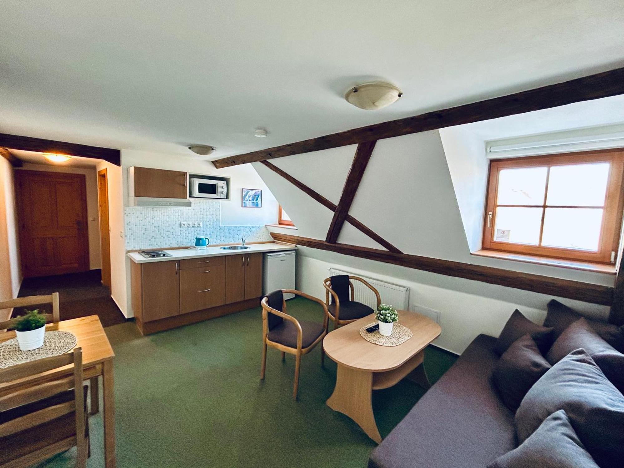 Dvur Stran & Wellness Hotel Karlovy Vary Bagian luar foto