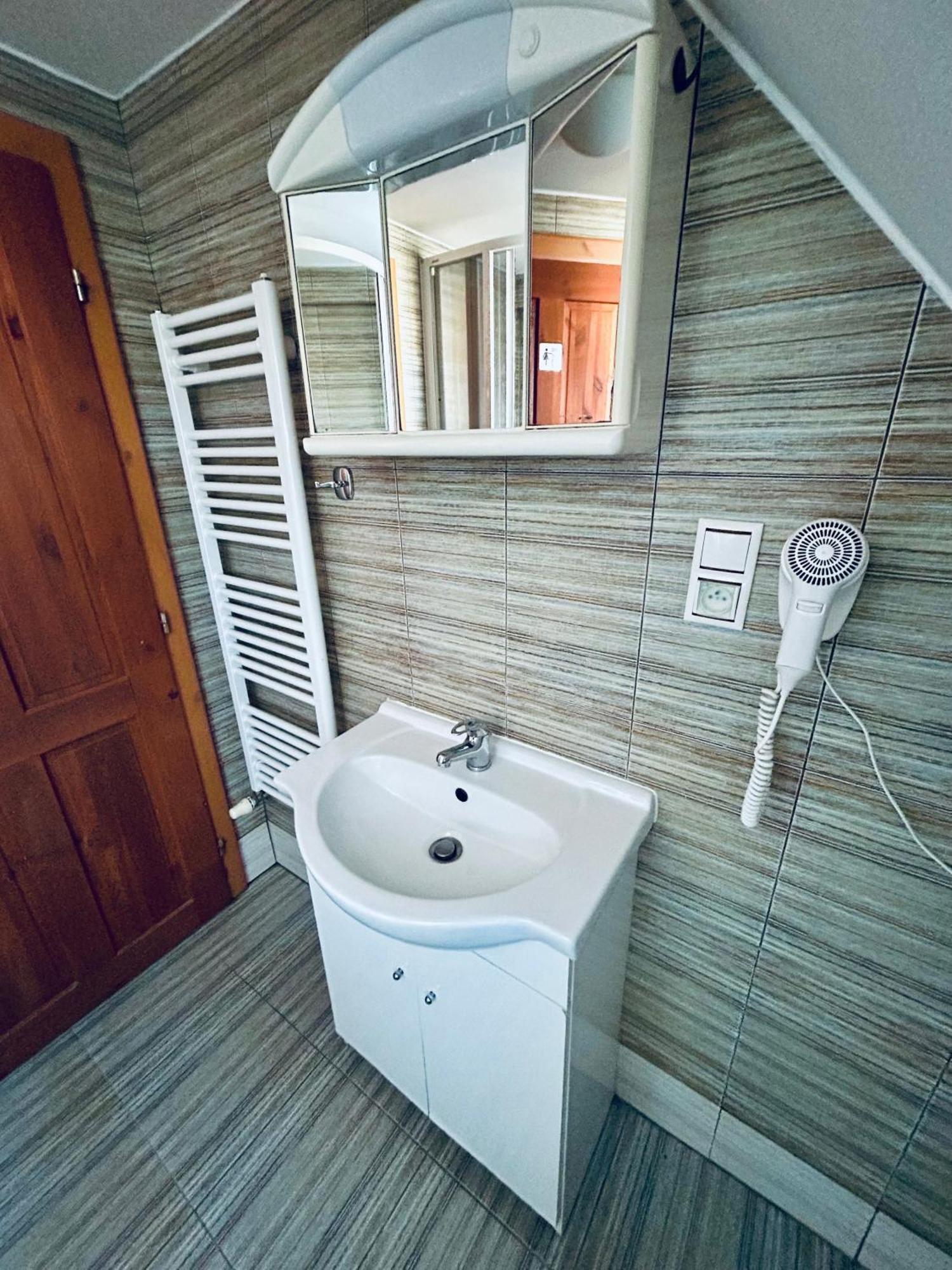 Dvur Stran & Wellness Hotel Karlovy Vary Bagian luar foto