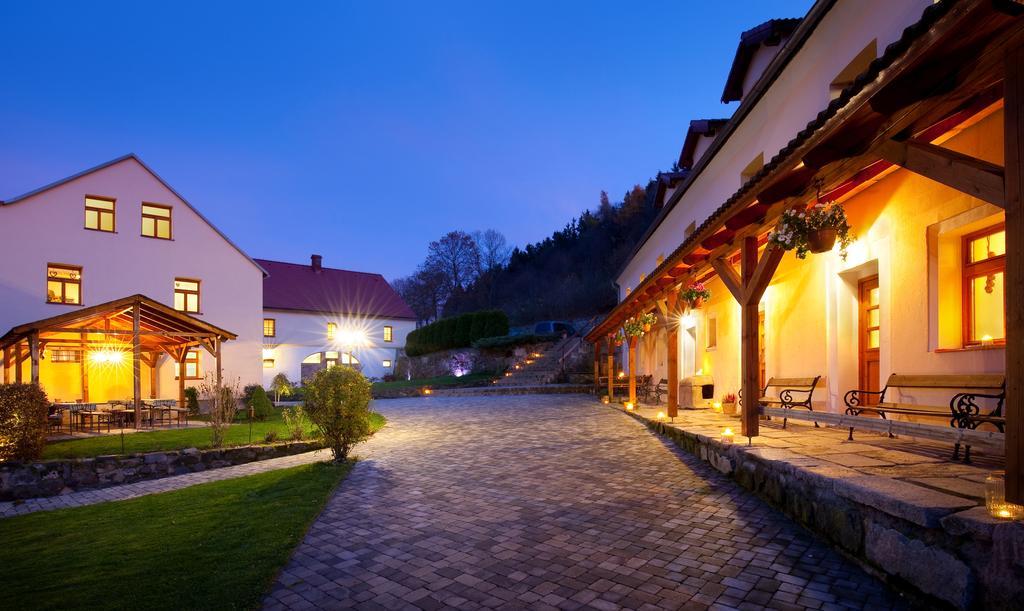 Dvur Stran & Wellness Hotel Karlovy Vary Bagian luar foto