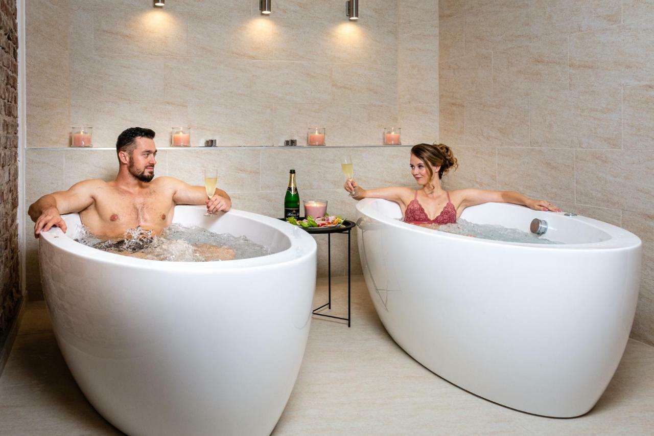 Dvur Stran & Wellness Hotel Karlovy Vary Bagian luar foto